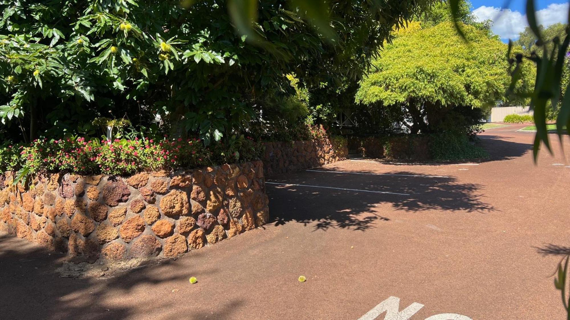 פרמברטון Karri Forest Motel מראה חיצוני תמונה